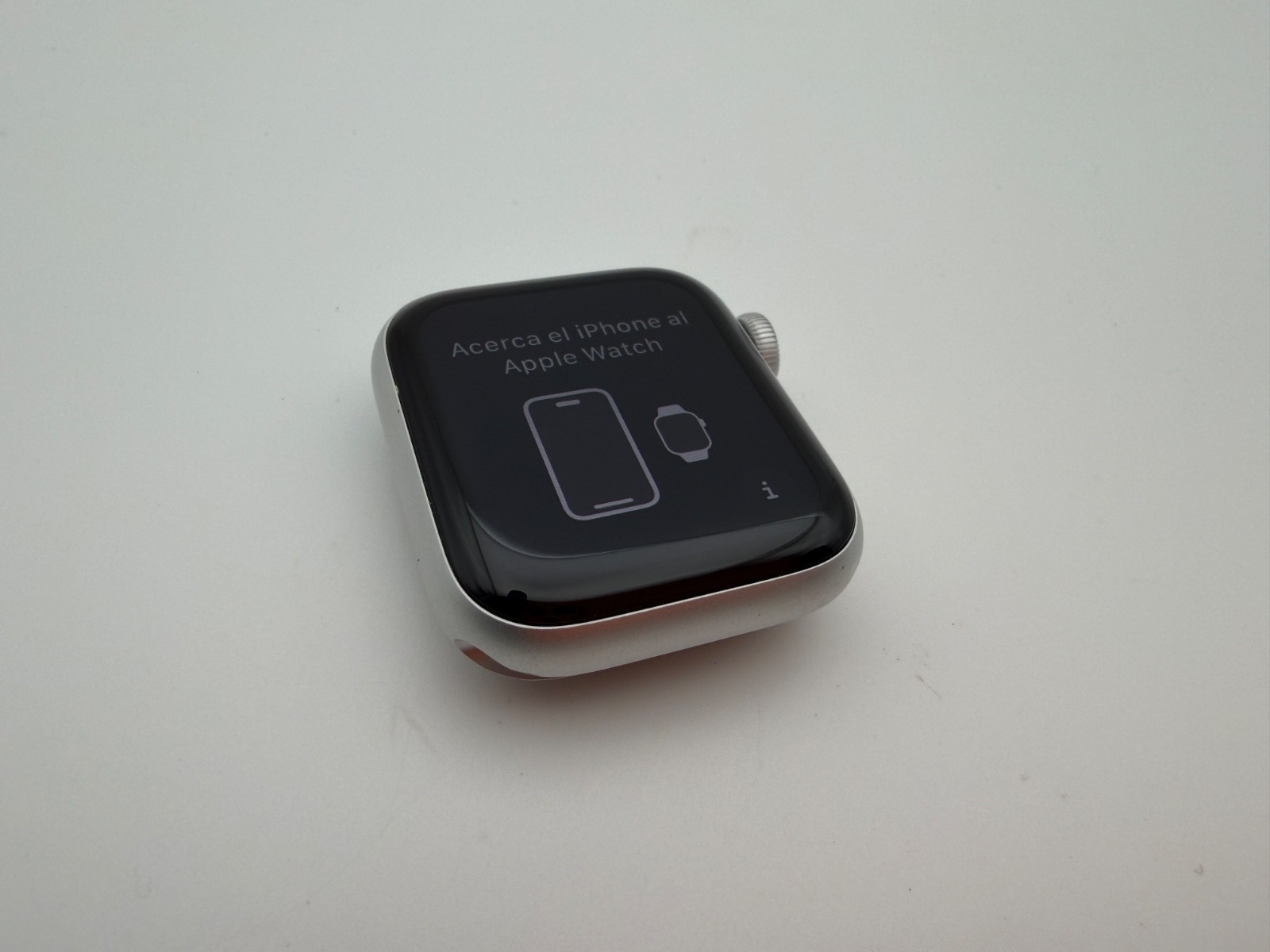 APPLE WATCH SE 2 – 40MM SILVER GPS ALUMINUM – NO BAND – HAS DEEP SCUFF ON SIDE