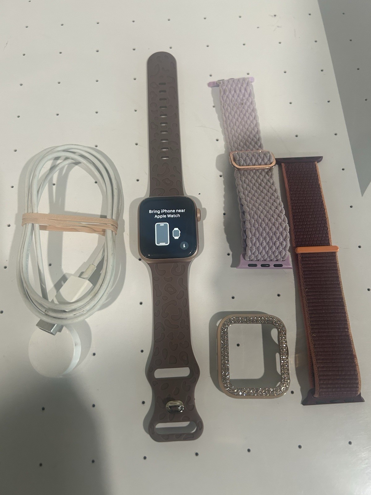 Apple Watch SE 40mm Rose Gold Aluminum With Extras Fast Shipping