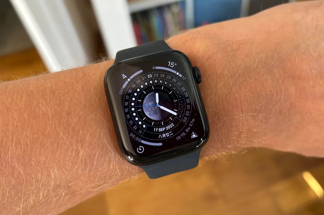 Apple Watch SE (2nd Generation) 44mm GPS Cellular Black Aluminum Smartwatch