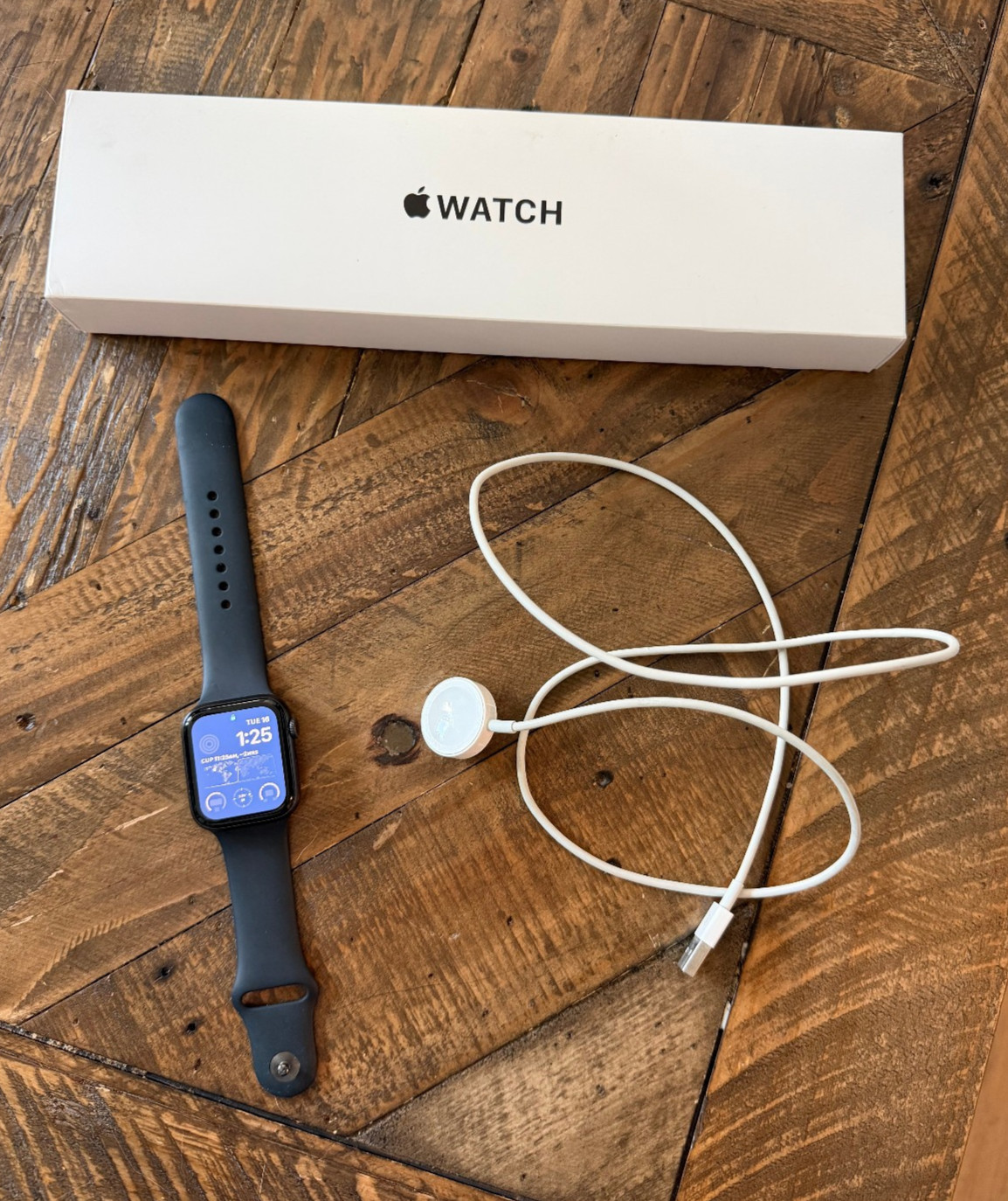 Apple Watch SE 1st Gen 44mm (GPS Only, No Cellular) Space Gray Midnight with Box