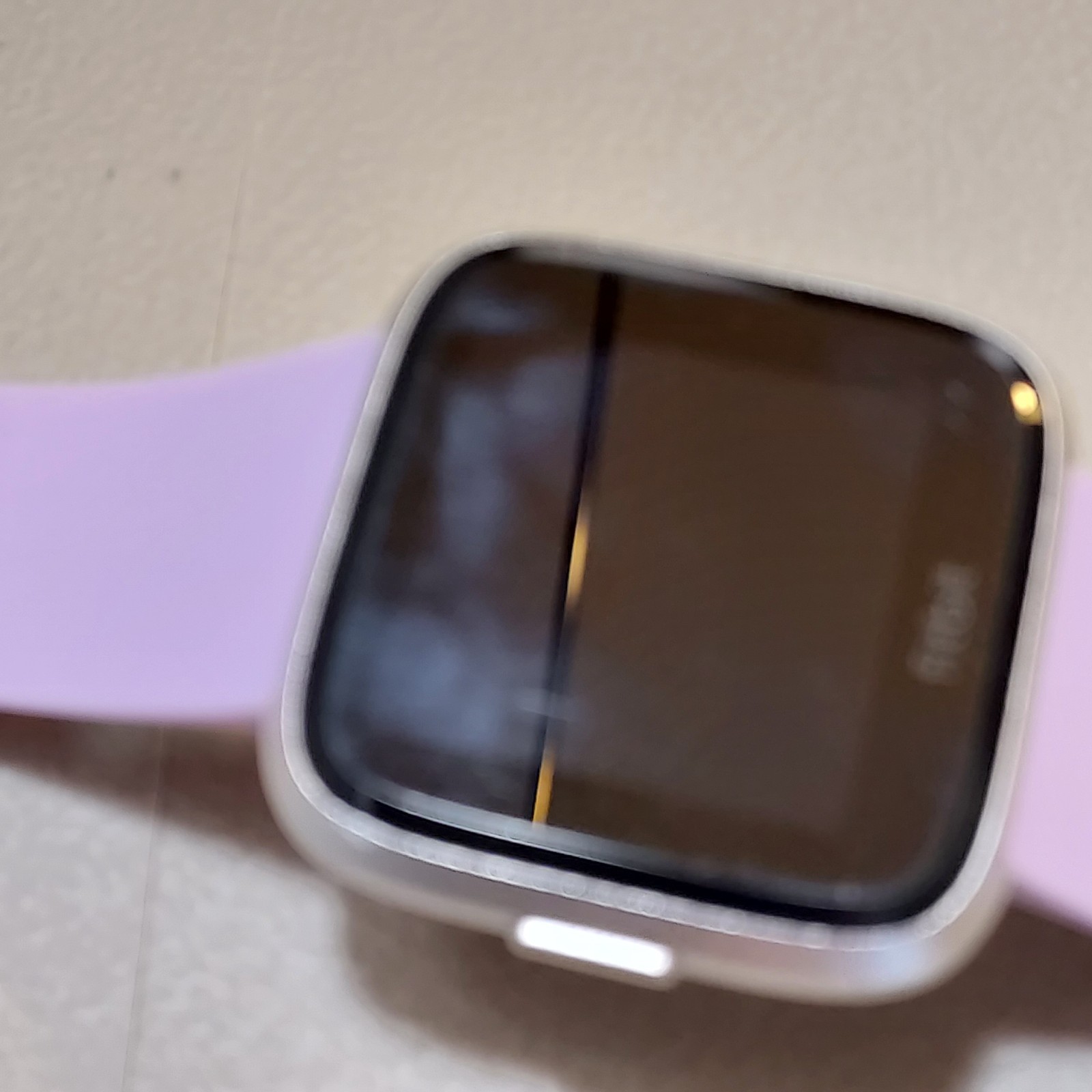 FB415 Fitbit Smartwatch w/ Lilac Silicone Wristband – Powers On