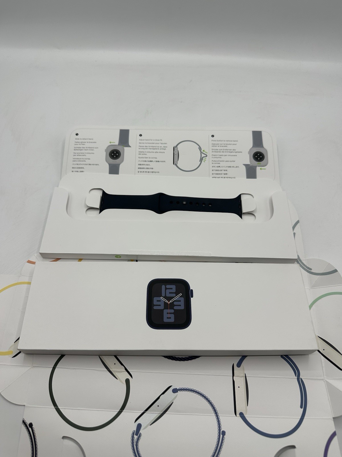 MXE73LL/A Apple Watch SE (Gen 2) 40mm Midnight Al Mid SB S/M GPS