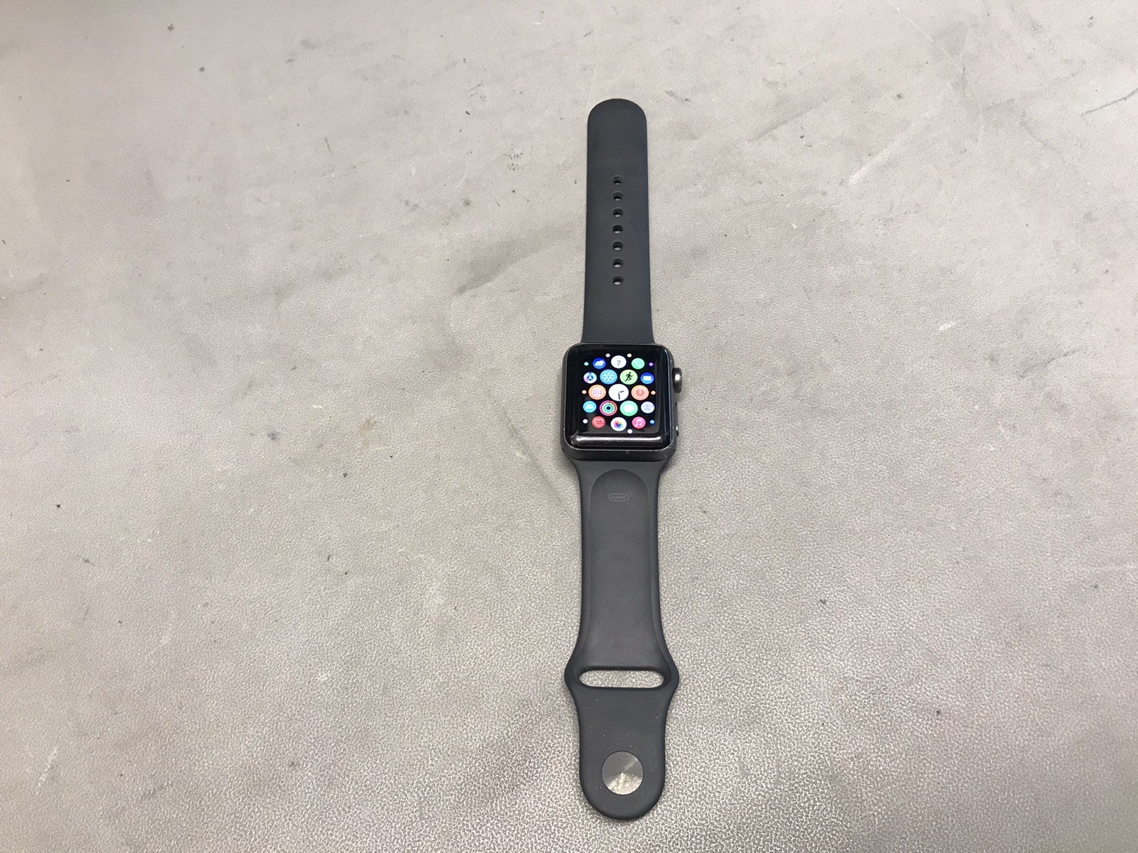 Apple Watch Series 3 38mm GPS 8GB Grey w/ Black Silicone Band – 98% Battery