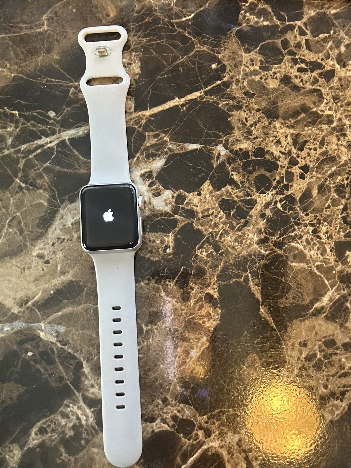 Apple Watch Series 3 38mm Silver Aluminum Case Gray Silicone Band GPS