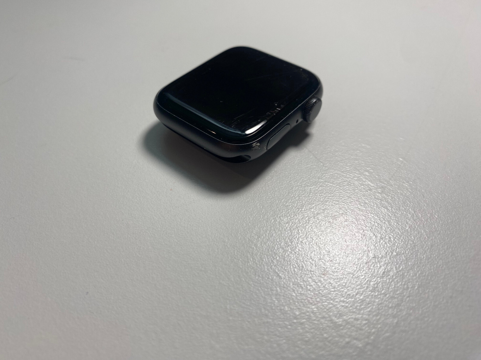 Apple Watch SE Gen 1 44mm Aluminum GPS Only with OEM Black Sport Band UNLOCKED!!