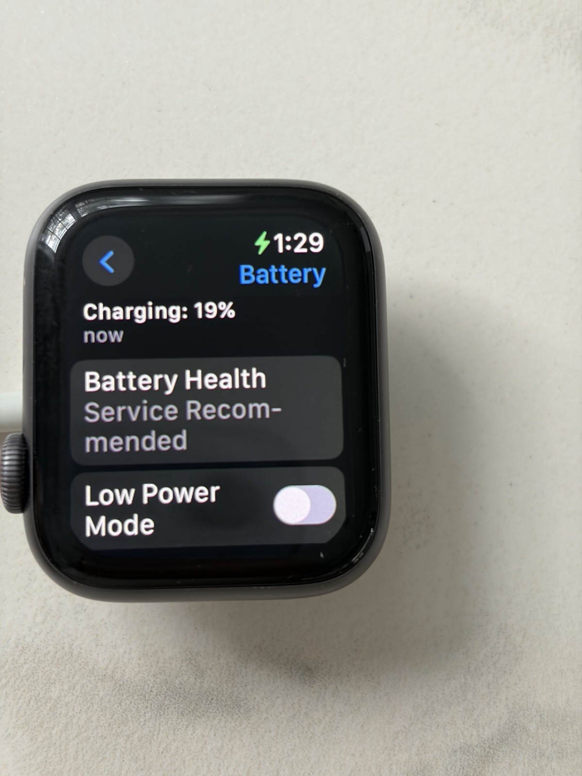 Apple Watch Series 4 40mm Space Gray White Sport Band GPS +Cellular, 75% Battery
