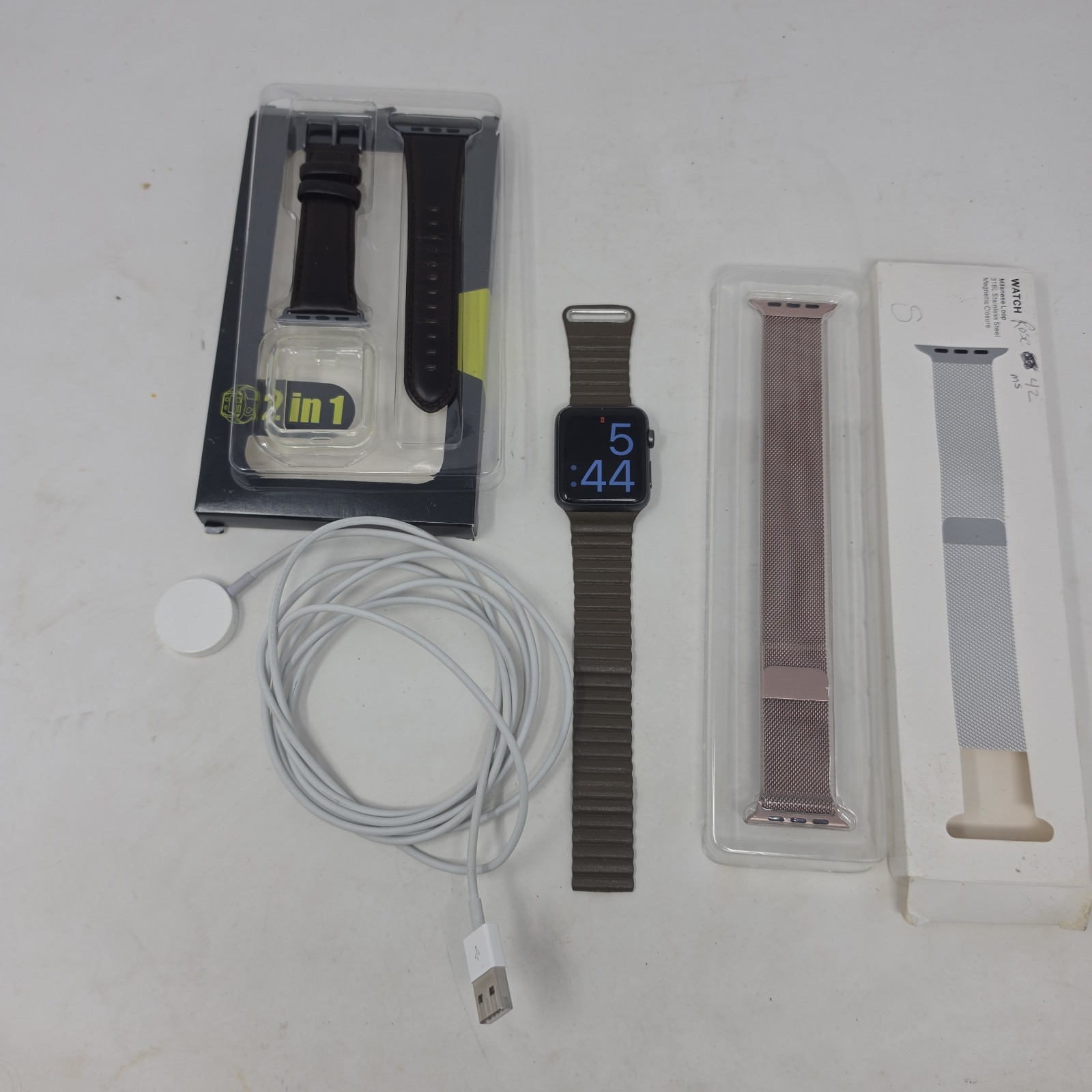 Apple Watch, 7000 Series, 42mm 2 Extra Bands. Works Great