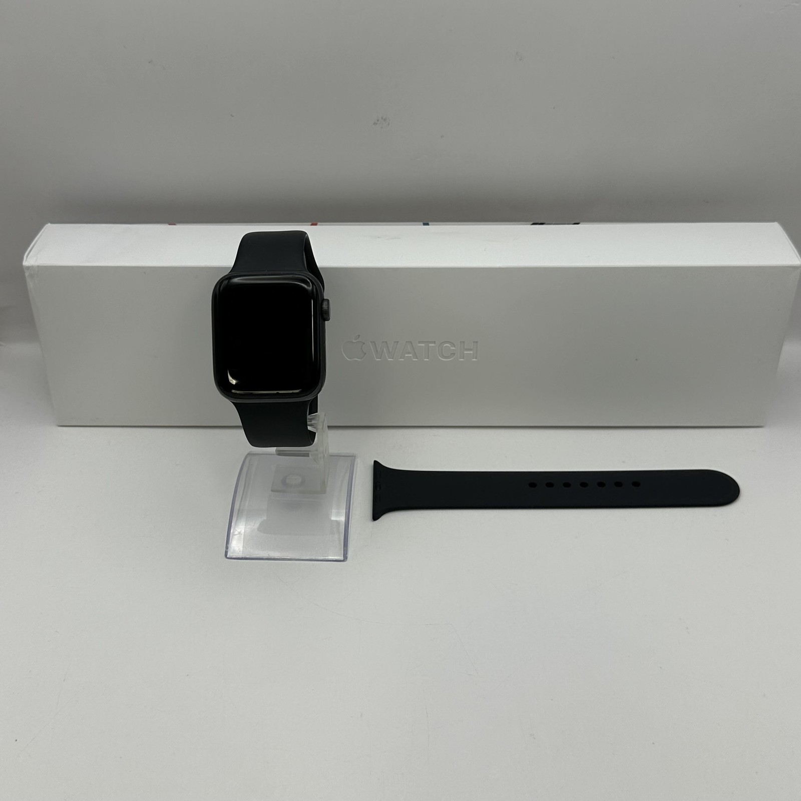 Apple Watch SE (1st Gen) 44mm Space Grey Aluminum (LTE) w/ Black Sport – Fair