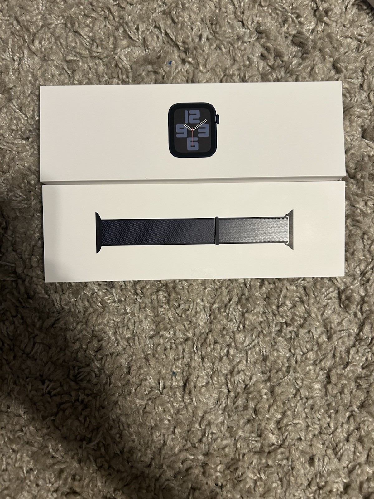 Apple Watch 44mm Black Aluminum Case, Black Fabric Band, Heart Rate Monitor, iOS