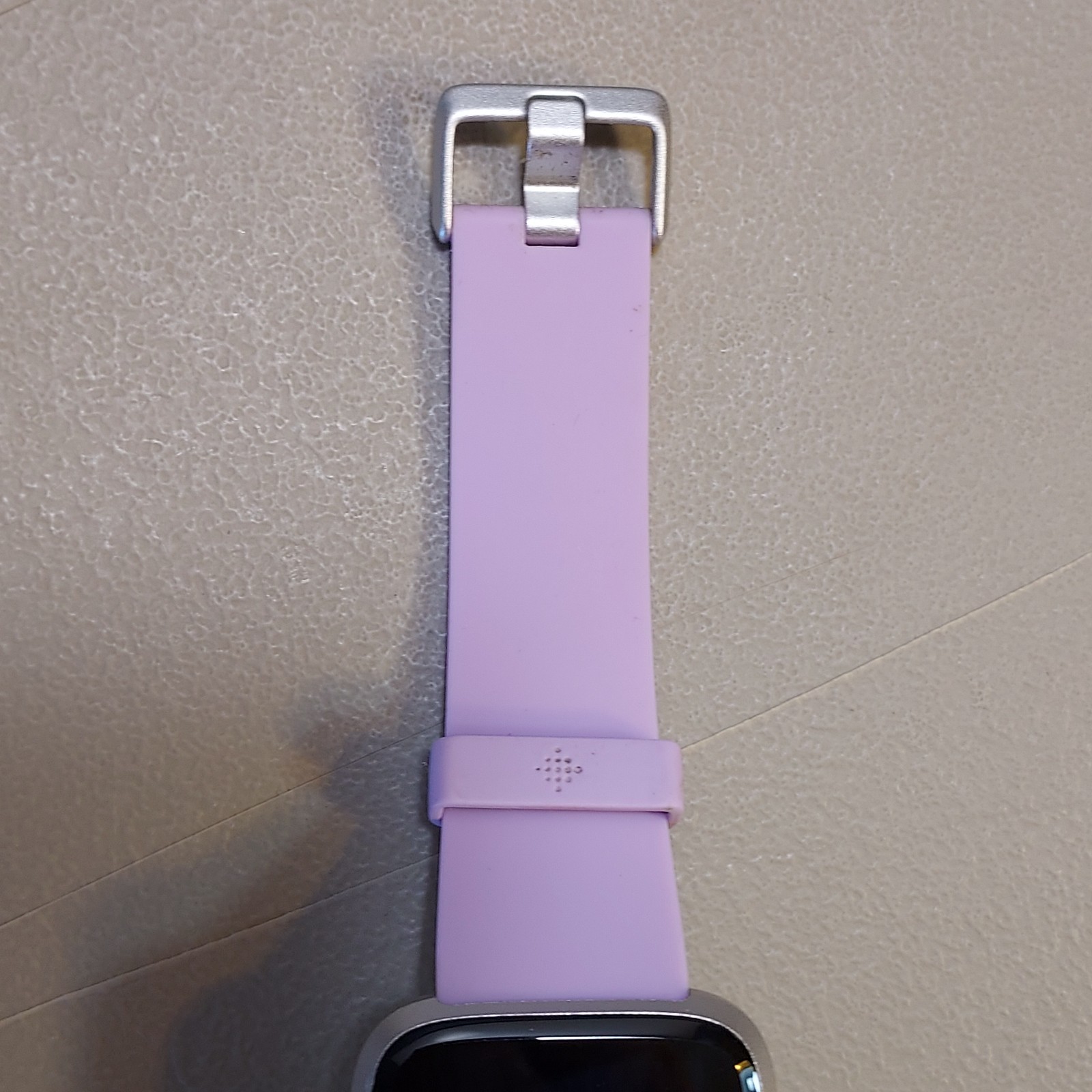 FB415 Fitbit Smartwatch w/ Lilac Silicone Wristband – Powers On