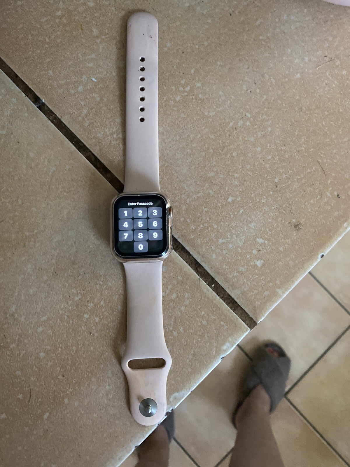 Apple Watch Series 6 40mm Gold Aluminum Case with Pink Sand Sport Band – Regular
