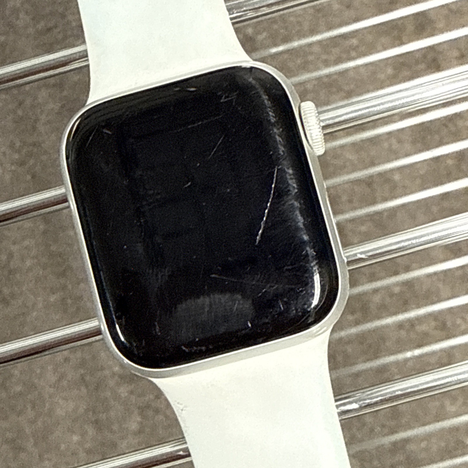 Apple Watch Series 4 40MM Silver Aluminum *AS IS-PARTS/REPAIR*