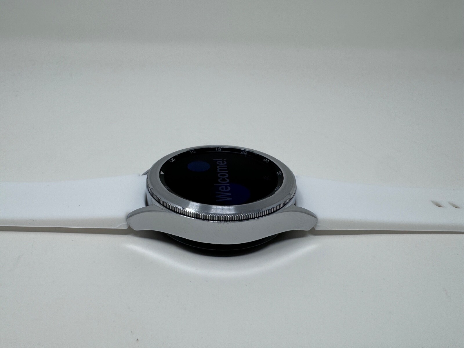 Samsung Galaxy Watch4 Classic 42mm Silver (Cell) SM-R885U – FAST FREE SHIPPING!