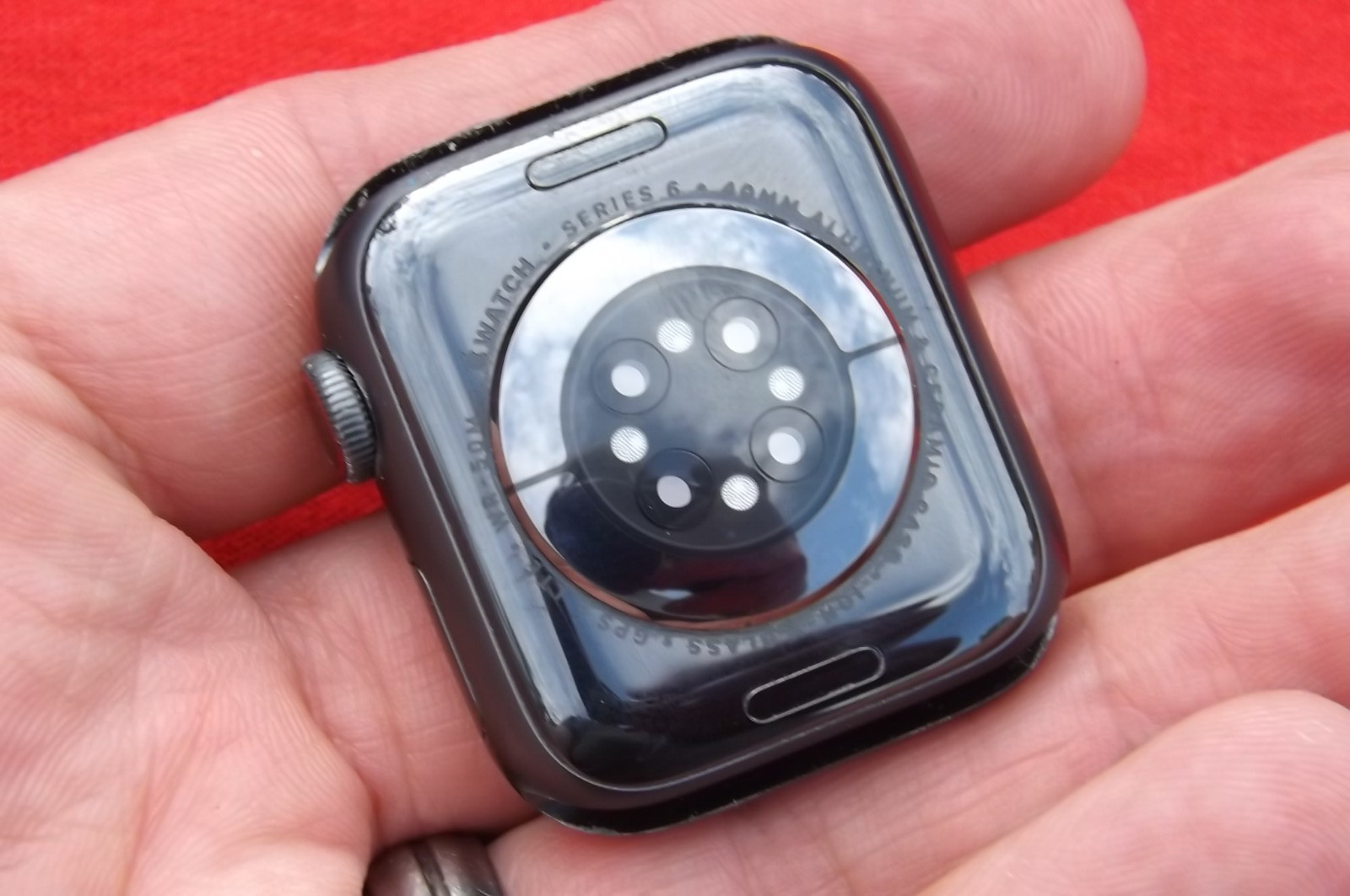 Apple Watch Series 6 40mm Silver Aluminum Case TURNS ON PARTS REPAIR NO BAND