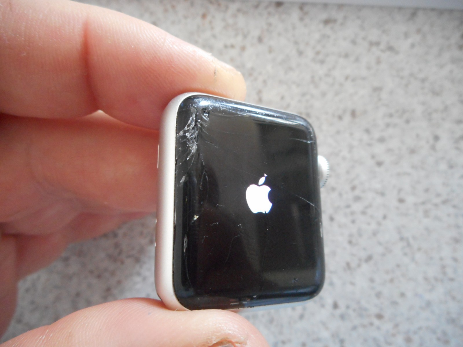 APPLE WATCH SERIES 3 38MM ALUMINUM CASE GPS WR 50M POWERS ON – PARTS OR REPAIR