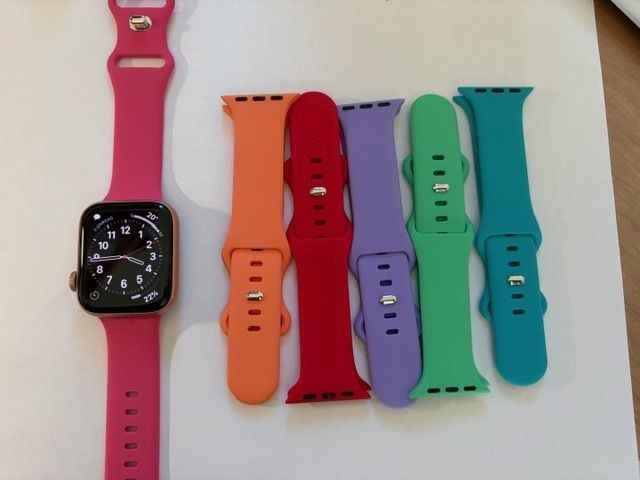 Apple Watch Series 5 – 44mm – 1‑Year‑Old Replacement Unit (Battery 1‑Year Old)