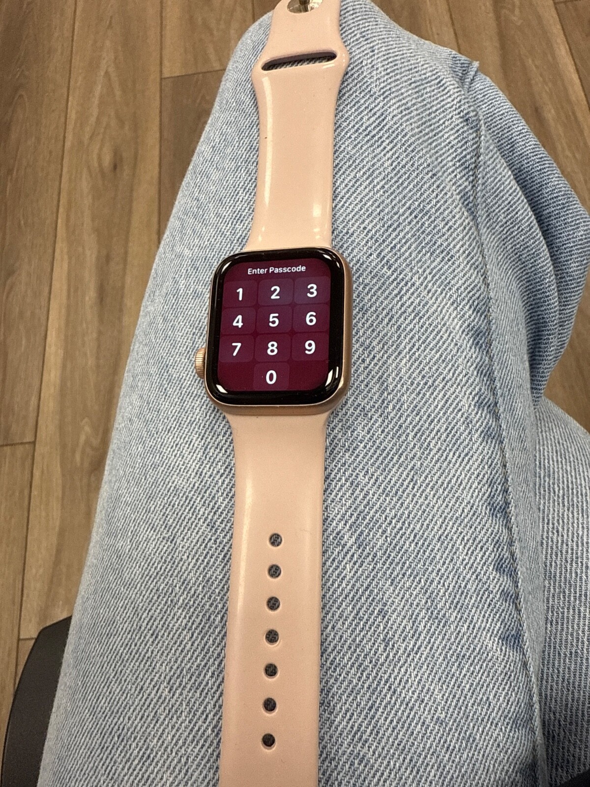 Apple Watch Series 3 40mm Gold Aluminium Case with Pink Sand Sport Band (GPS) –