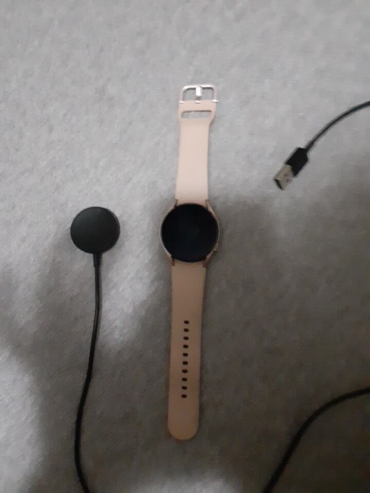 Samsung Galaxy Watch4 – Pink Gold…