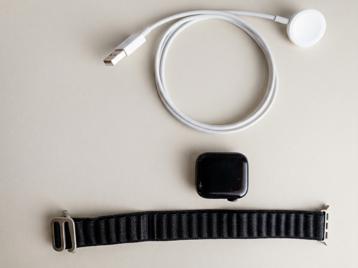 Apple Watch Series 6 40mm Blue Aluminum – face damage, fully functional