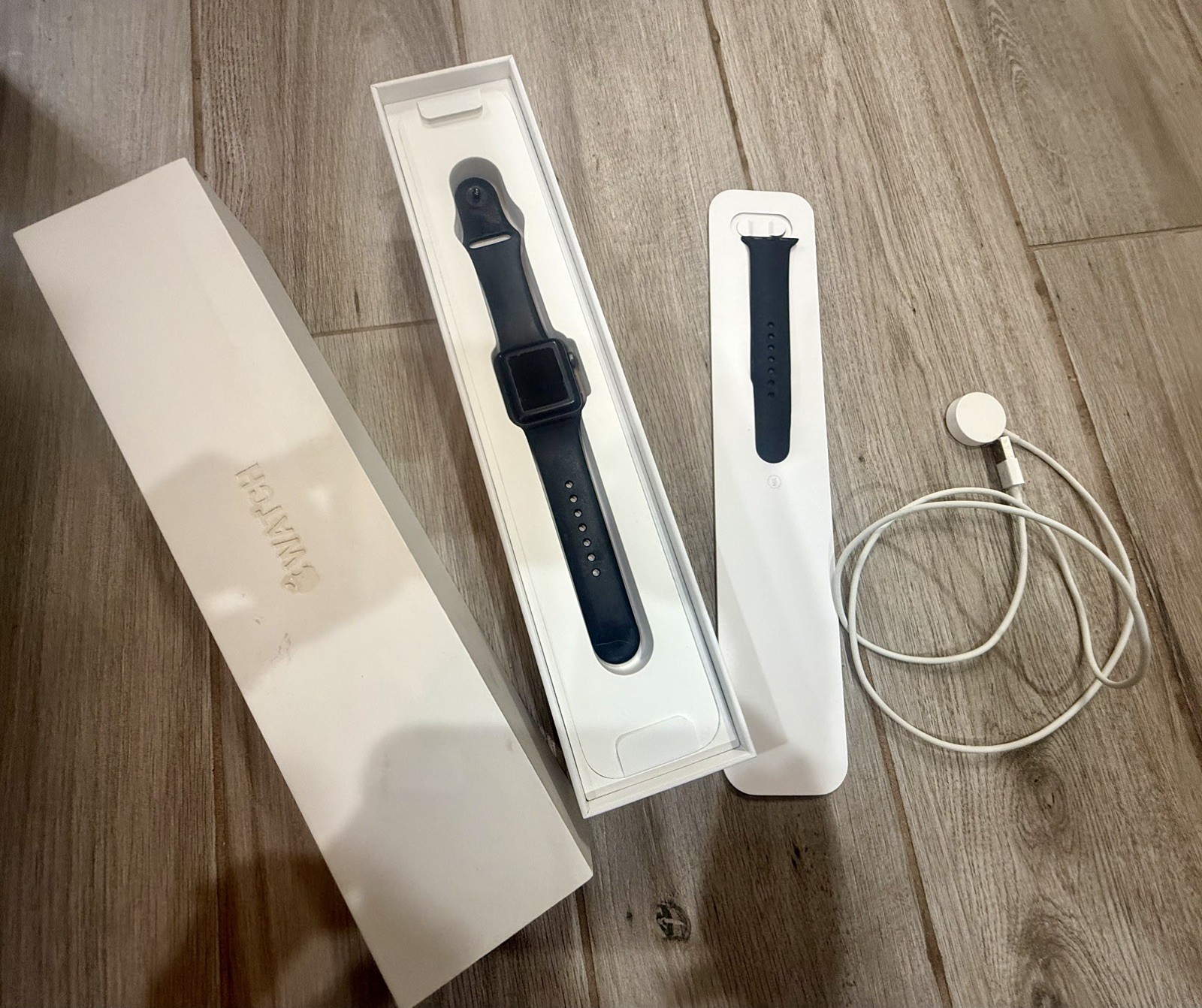 Apple Watch Series 2 38mm Silver Aluminum Case White Band *READ DESCRIPTION*