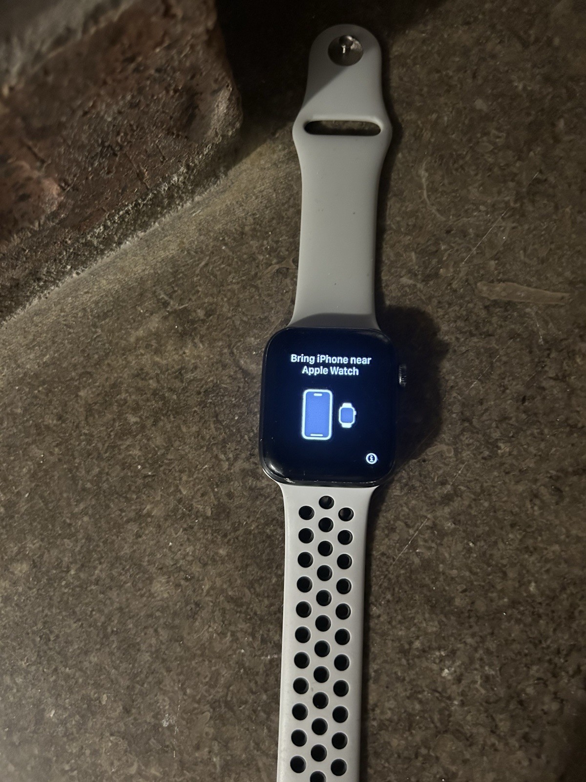 397822 – Apple Watch SE Gps Nike 44mm – iTunes Locked