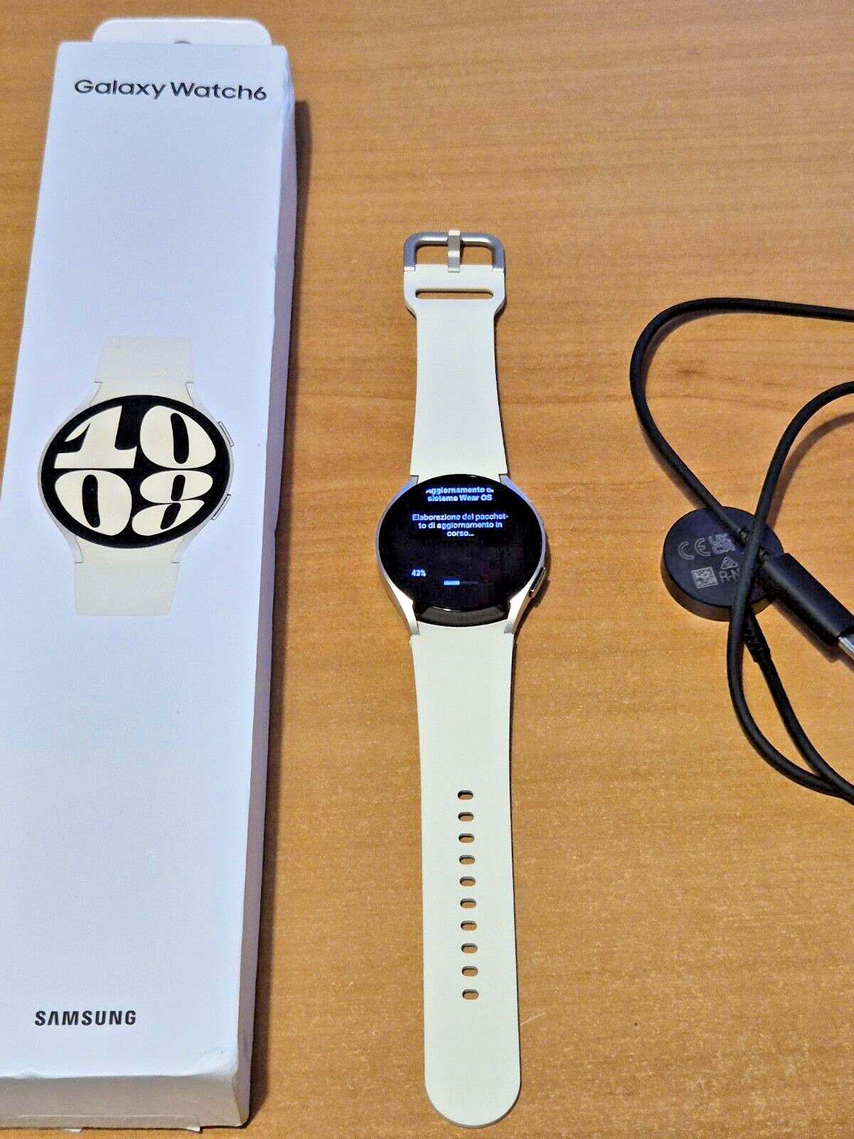 Samsung Galaxy Watch6 Bluetooth 40mm Gold Color Aluminum Case with Strap