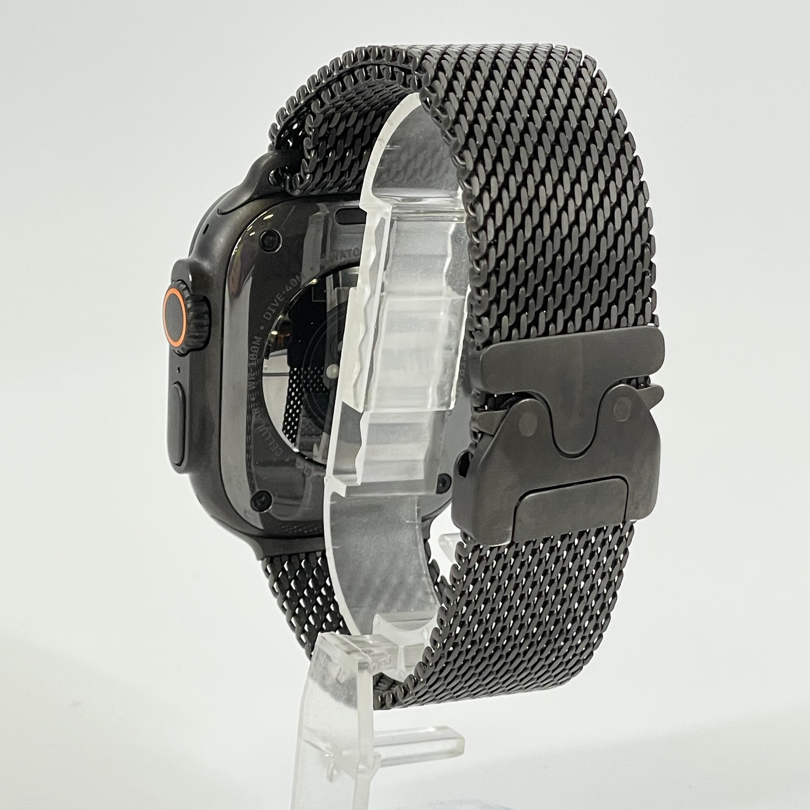 Apple Watch (Ultra 3) 49mm Black Titanium (LTE) w/ Titanium Milanese Loop – Good