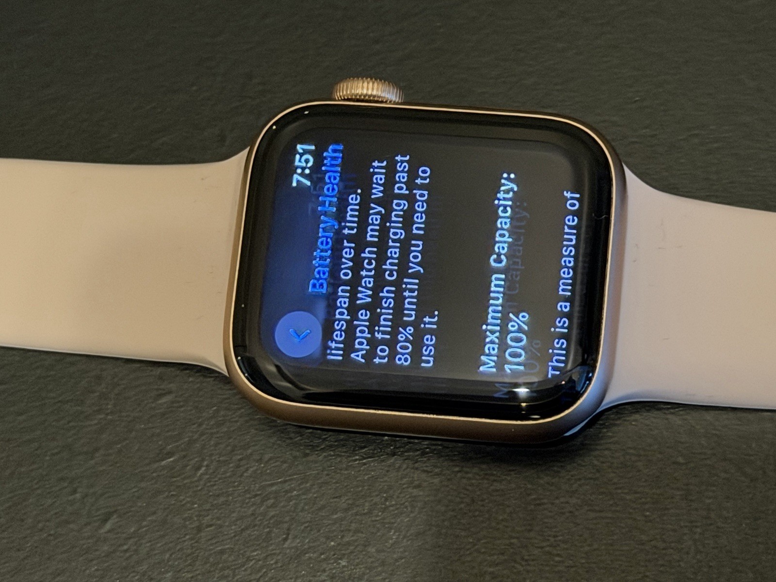 Apple Watch SE 40mm Gold Aluminum Case with Pink Sand Sport Band – Regular (GPS