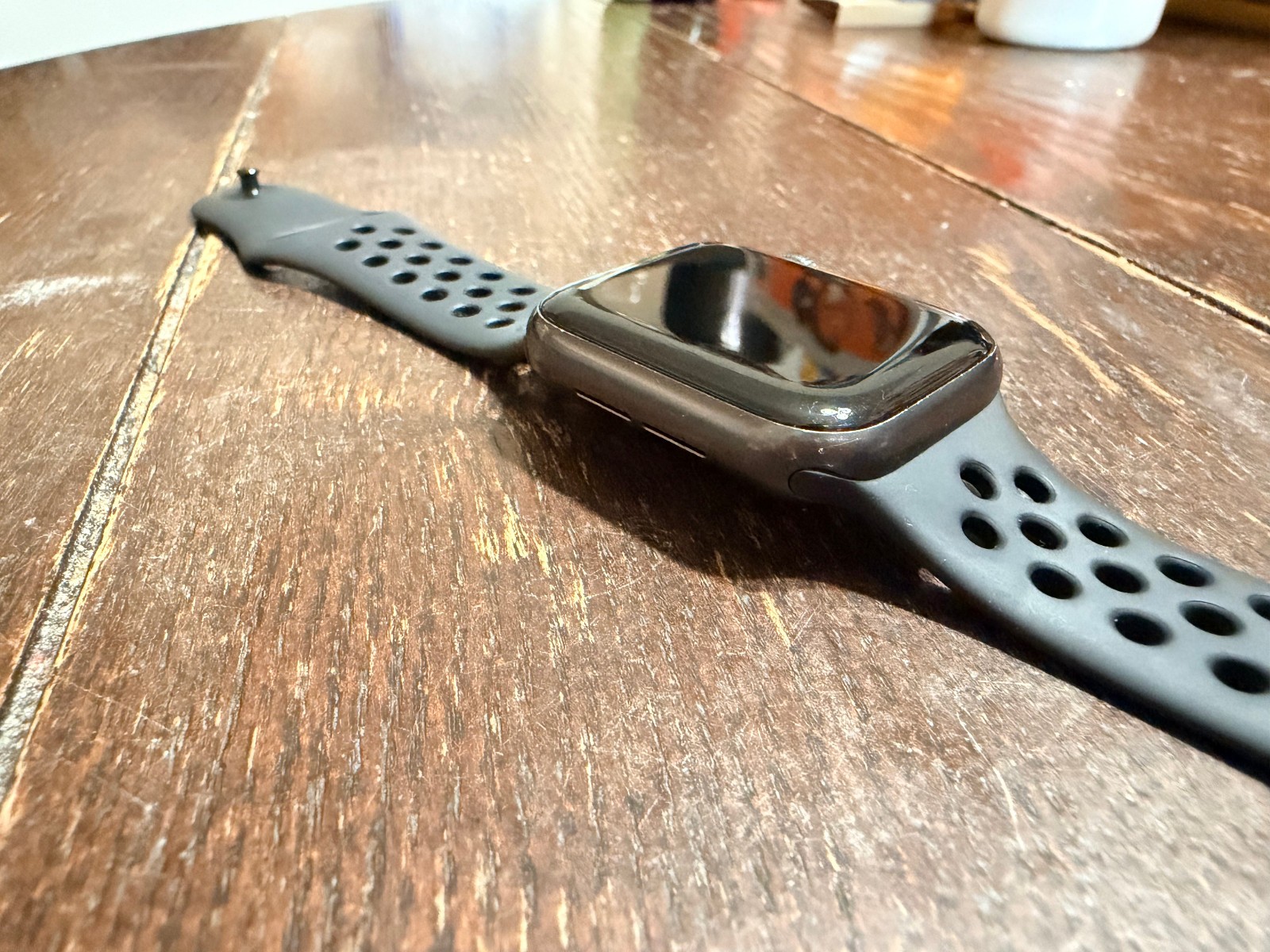 Apple Watch SE Nike 40mm Gray Aluminum Case Smartwatch MKQ33LL/A USED