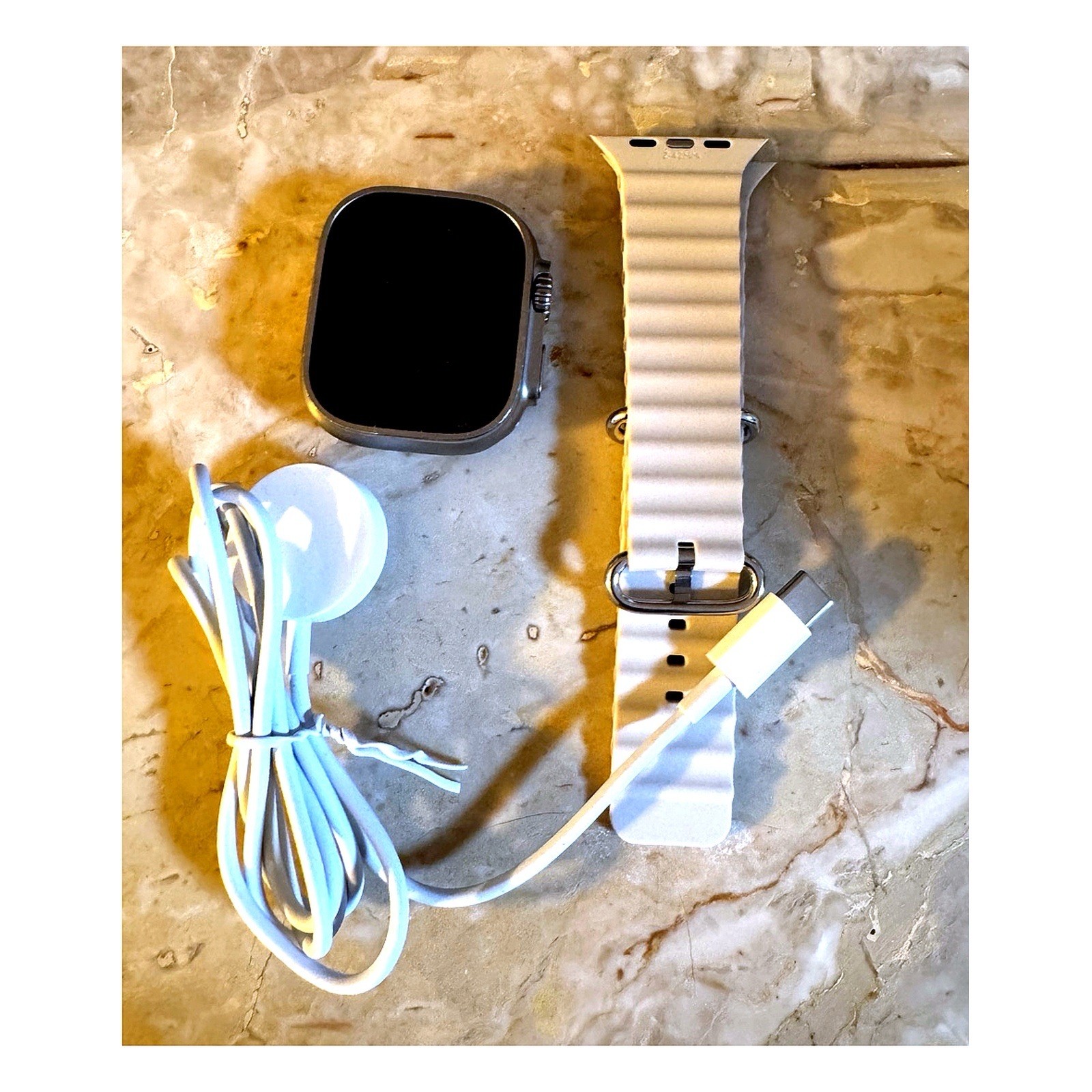 Apple Watch Ultra 1st Gen 49mm Titanium GPS + Cellular + White Ocean Band