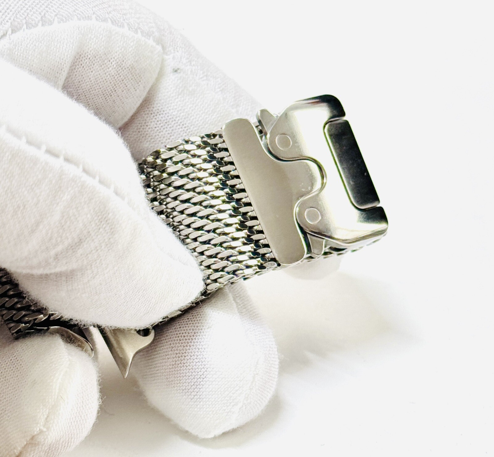 Apple Watch ULTRA 2 49mm CUSTOM Diamond Polished Apple Titanium Milanese Loop