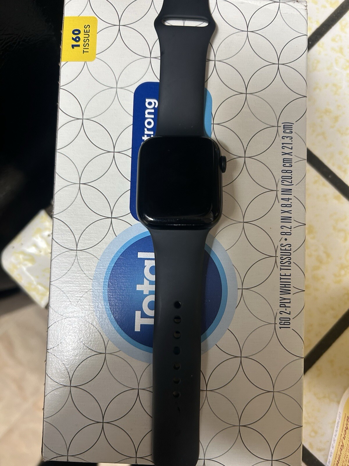Apple Watch SE 44mm with Black Sport Band – Regular