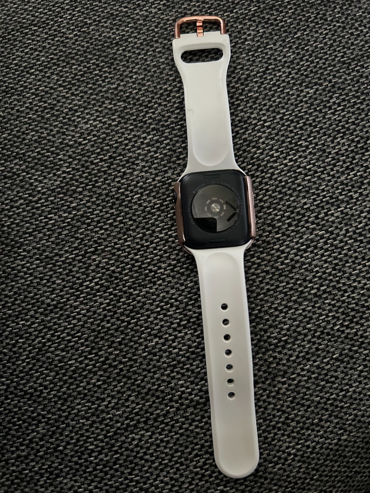 Apple Watch SE (2nd Generation) 40mm Case with Sport Band – Starlight,