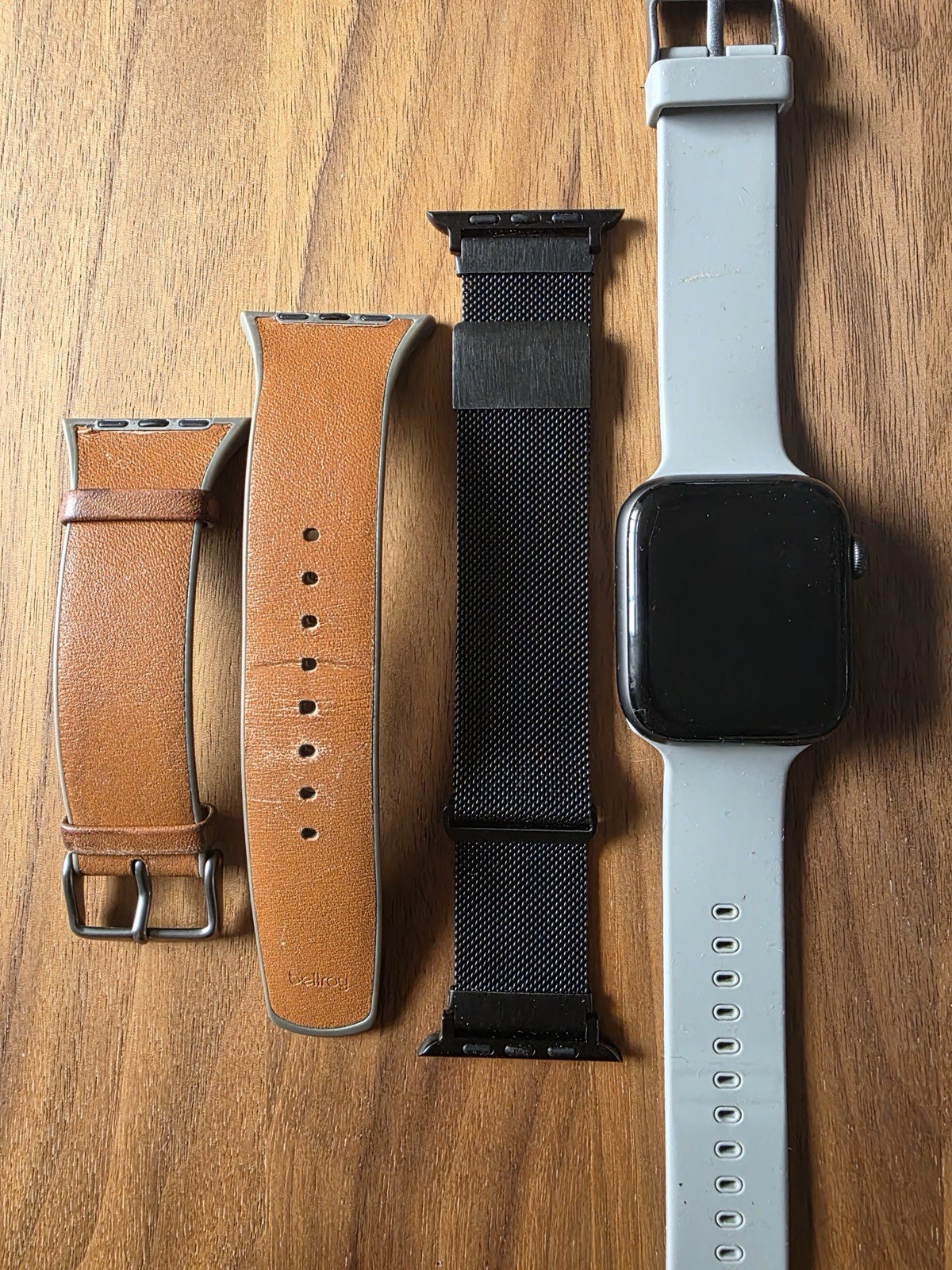 Apple Watch SE A2352 MYDT2LL/A 44mm 32GB Wi-Fi Only 10.6 Space Gray Used