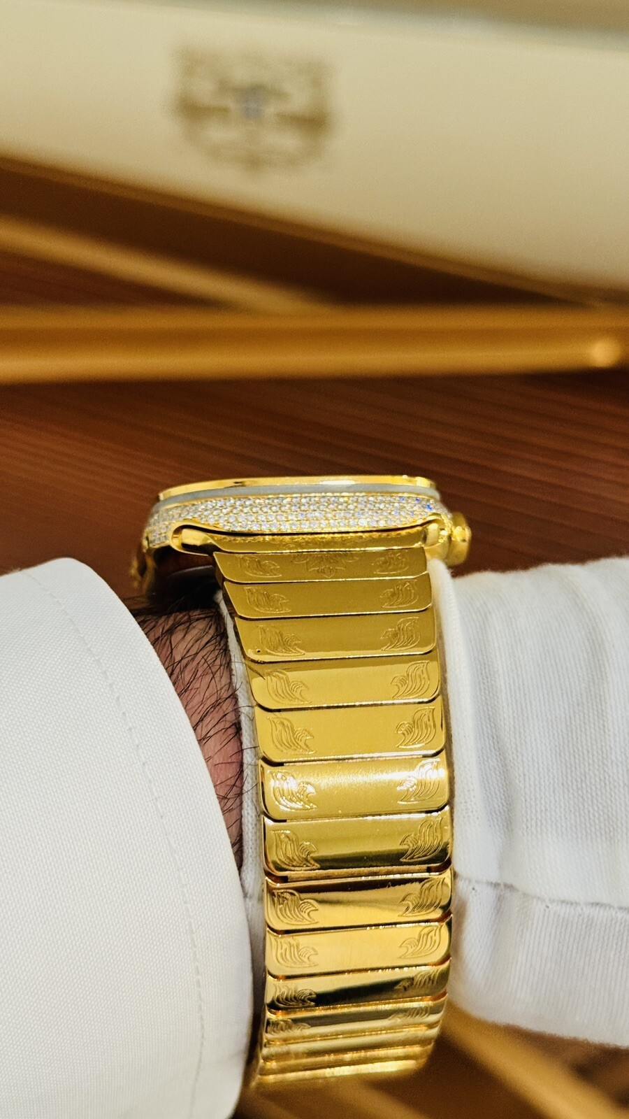 24k Gold Plated Apple Watch ULTRA 3 49mm Zircon Diamonds Engraved 24k Gold Band