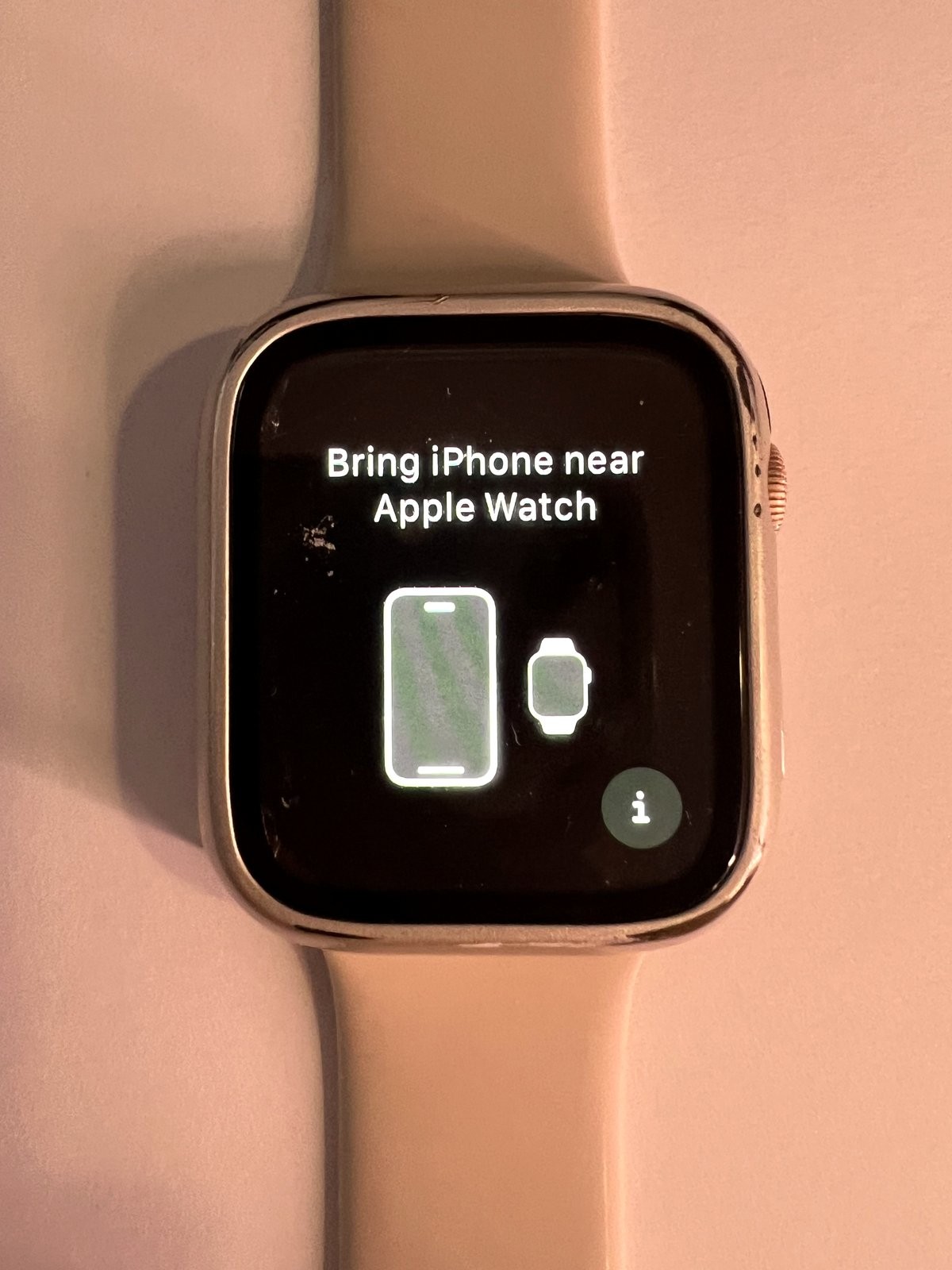 Apple Watch Series 4 44mm GPS + Cellular Gold Aluminum Cracked Screen For Parts