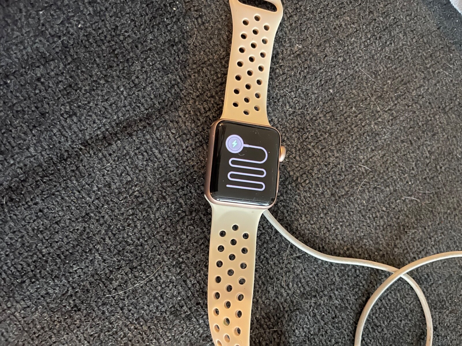 Apple Watch Series 3 38mm Gold Aluminium Case with Pink Sand Sport Band (GPS) –