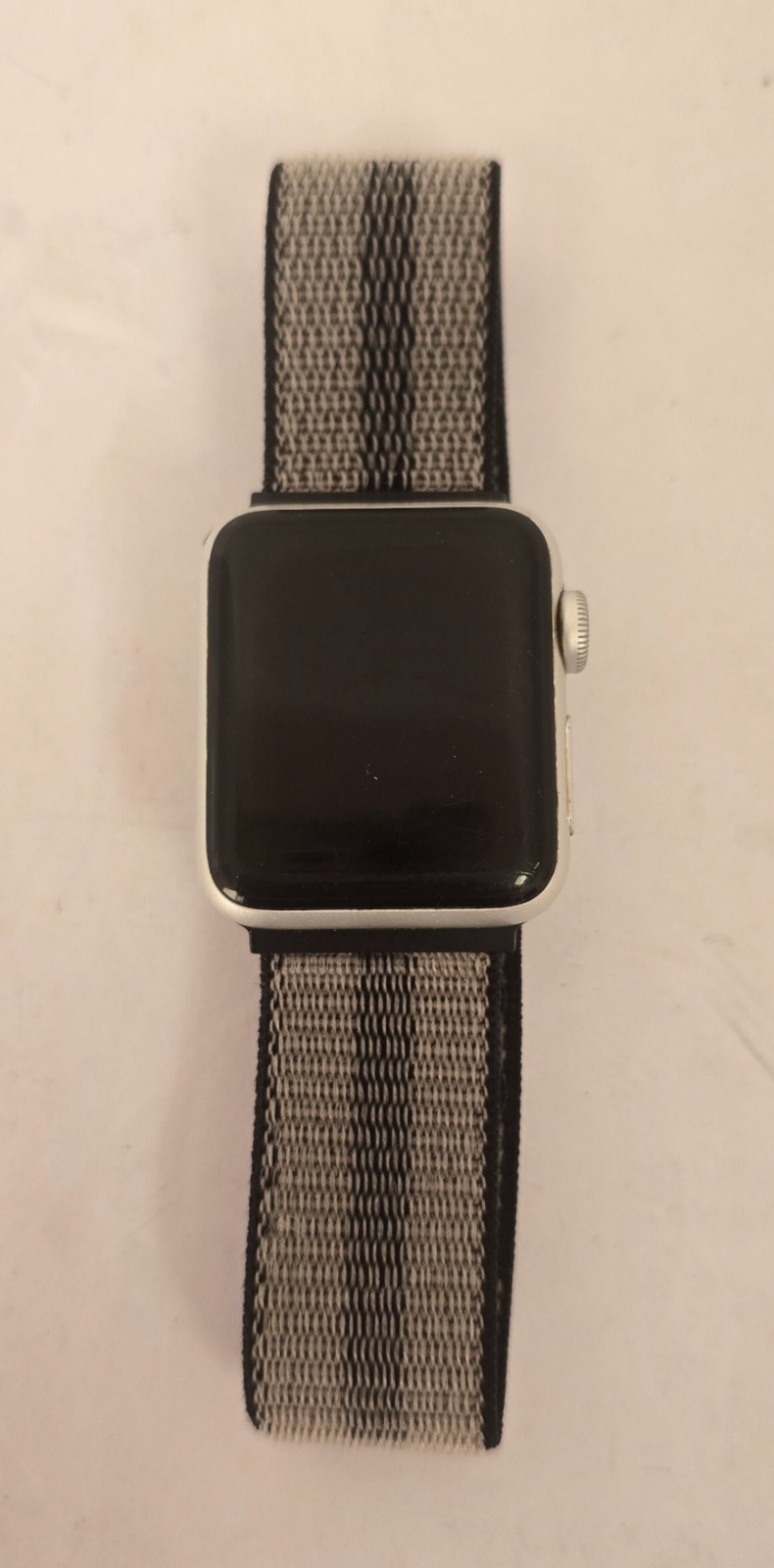 Apple Series 3 Watch WR-50M Nike + Aluminum *Untested*