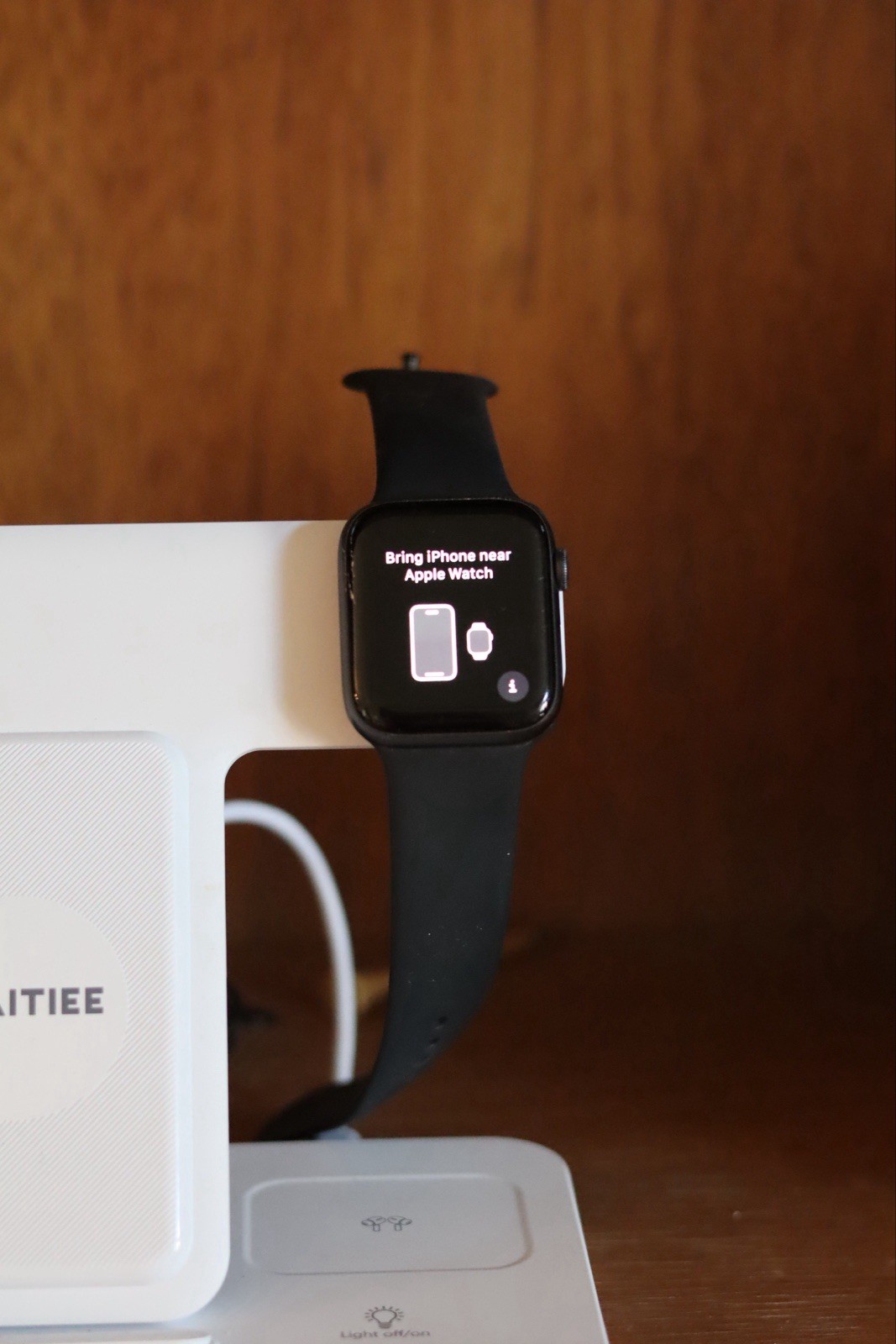 Apple Watch SE – 44mm with Sport Band, M/L (GPS + Midnight Aluminum)