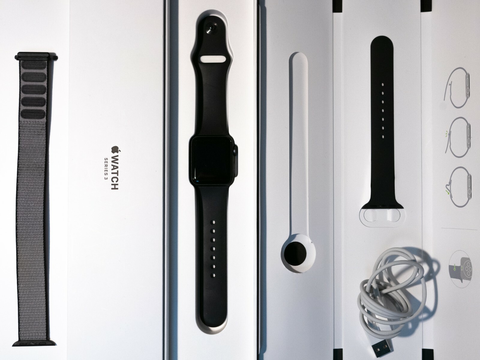 Apple Watch Series 3 38mm Cassa Grigio Siderale in Alluminio + 2 Cinturini