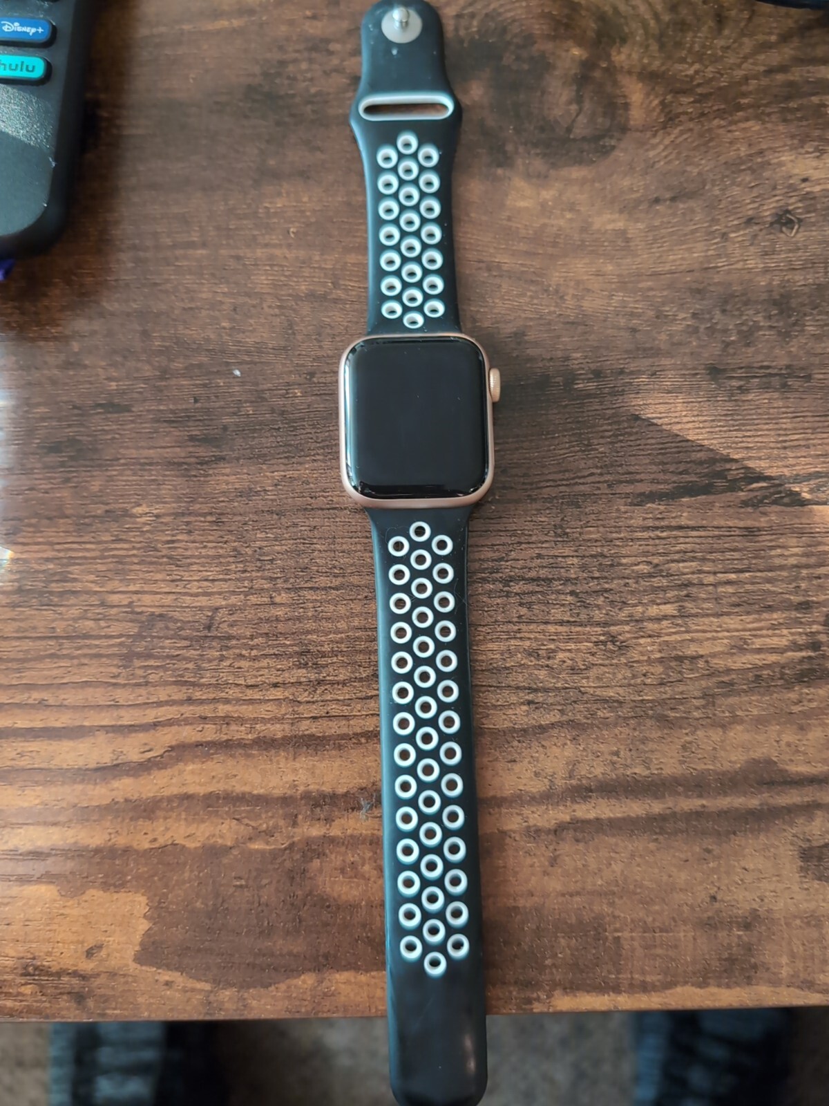 Apple Watch SE 40mm Gold Aluminum Case with Pink Sand Sport Band – Regular (GPS)