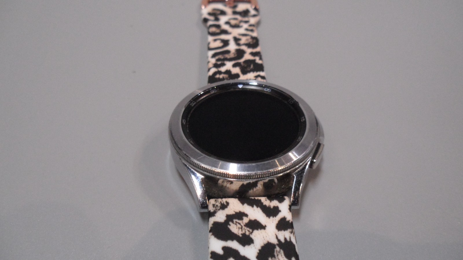 Samsung Galaxy Watch4 Classic SM-R880 GPS Smart Watch 42mm-Leopard Band
