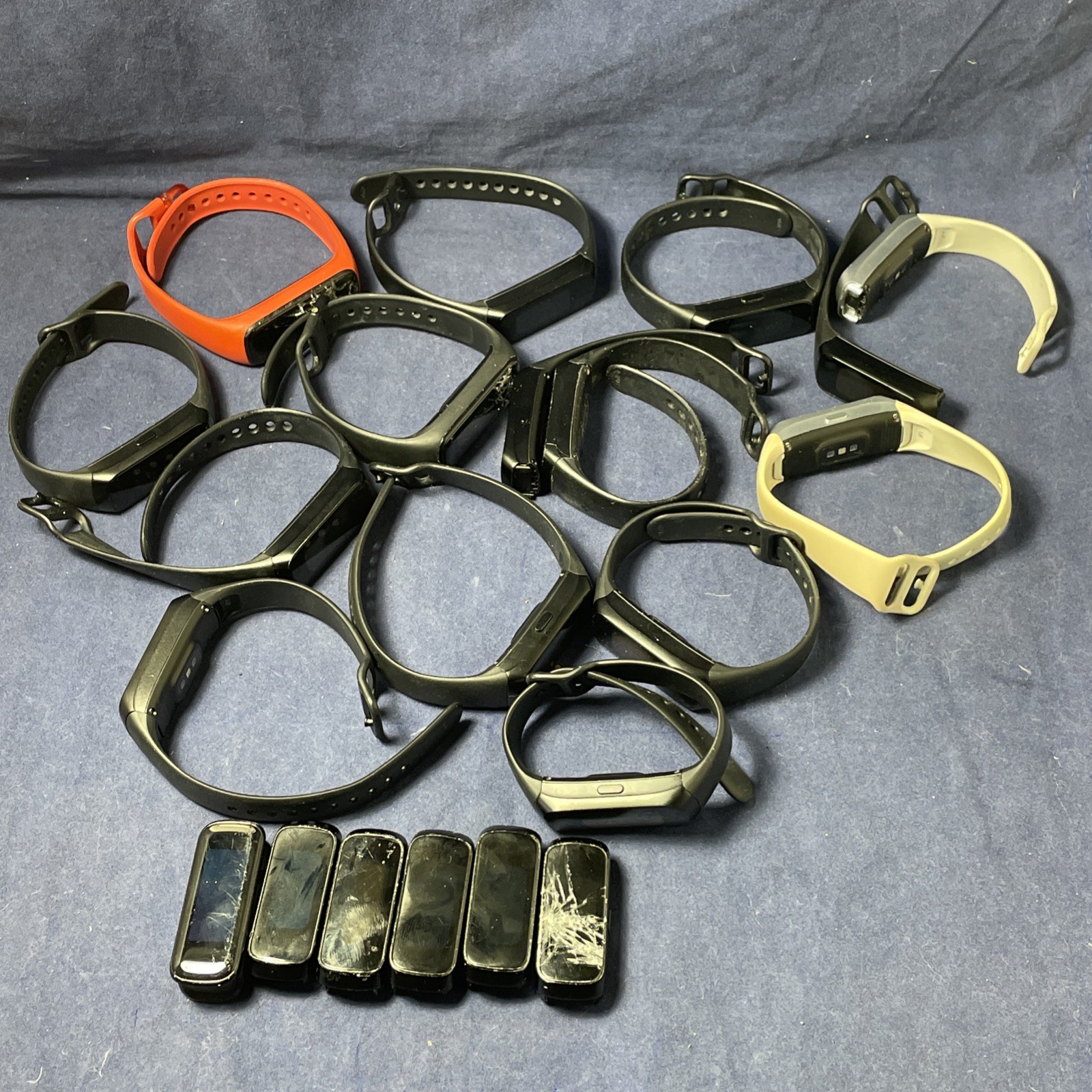 *AS-IS* Lot of 21 Samsung Galaxy Fit & Fit2 Fitness Trackers – FOR PARTS!!