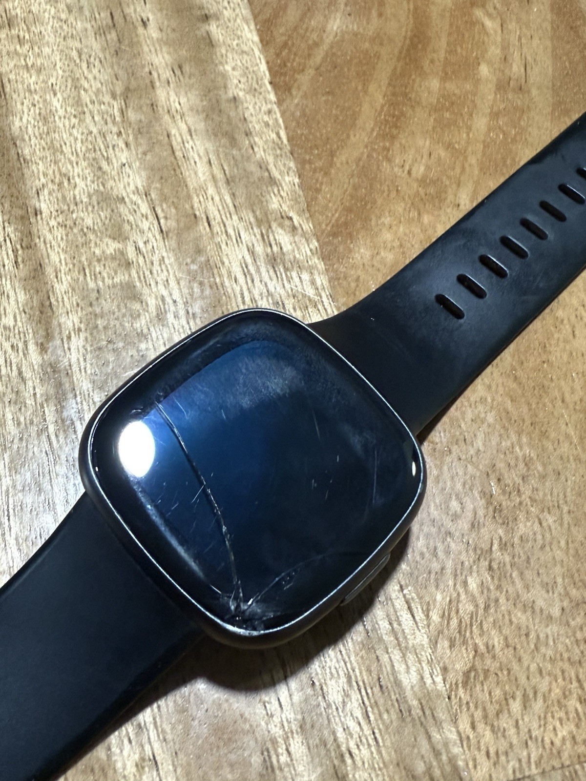 USED BLACK SCREEN Fitbit Versa 4 Fitness Smartwatch Bundle -Graphite VIEW IMAGES