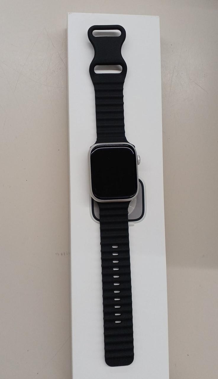 Apple Watch Series 8 GPS 45mm 32GB Silver Aluminum Smartwatch with Accessories