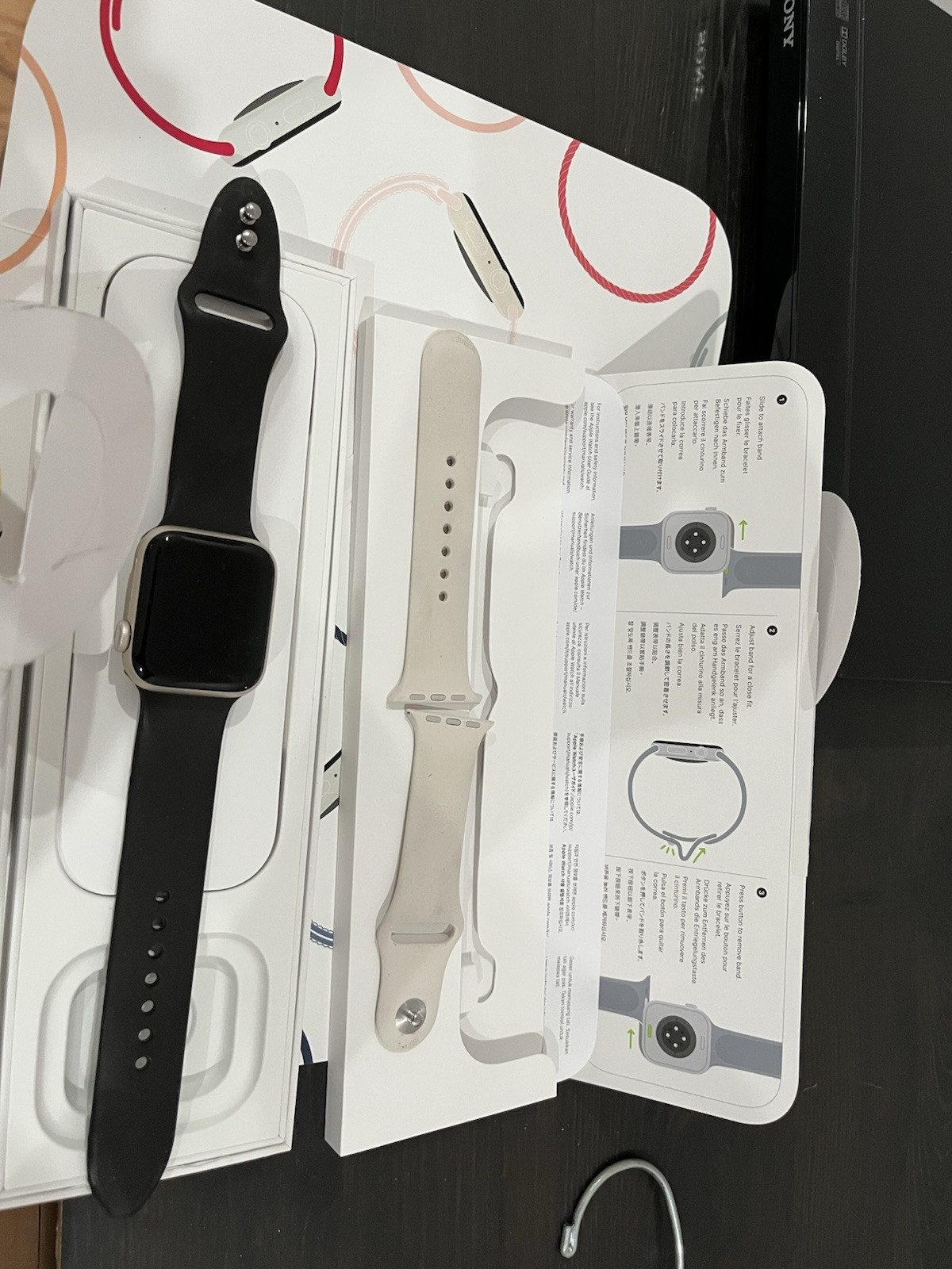 40 MM Apple Watch Sencond Gen Two Bands Has GPS Links To Any iPhone Any Carrier