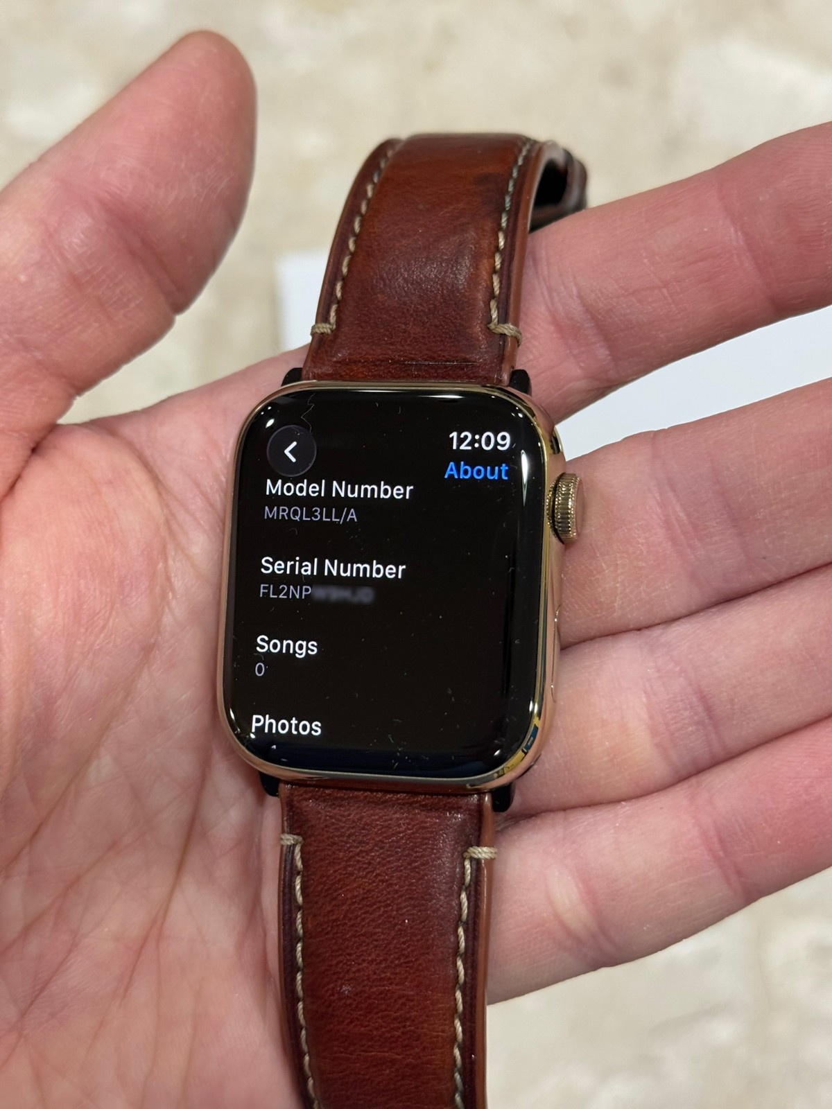 Apple Watch Series 9 GOLD Stainless Steel (Cellular) & 3 Straps / 95% Battery