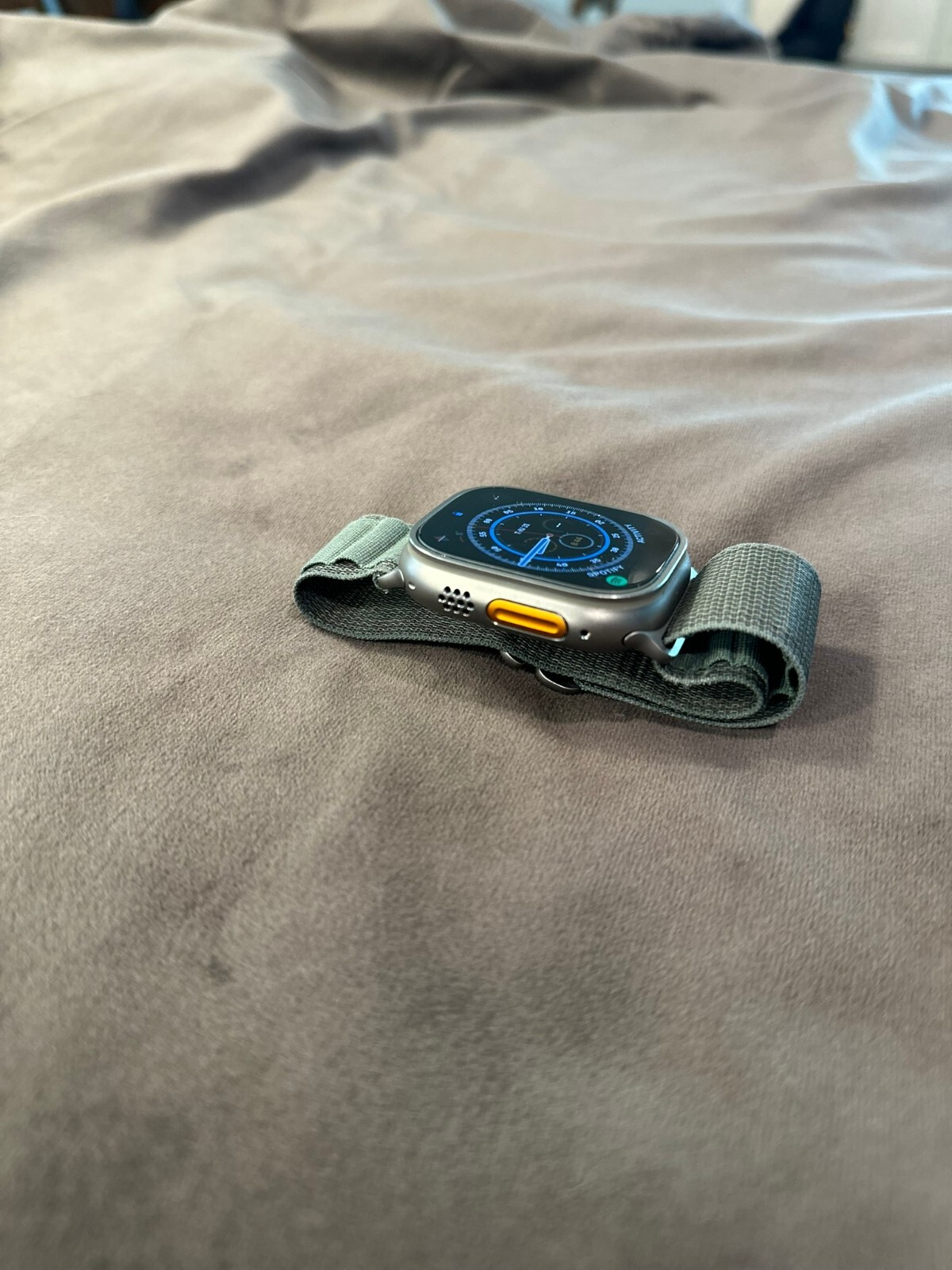 EXCELLENT – Apple Watch Ultra 49mm Green Alpine Loop – Original Box!