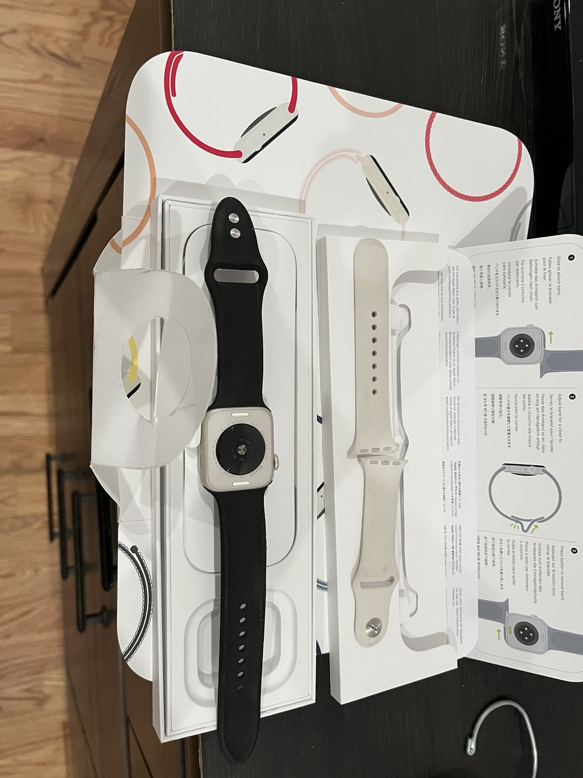 40 MM Apple Watch Sencond Gen Two Bands Has GPS Links To Any iPhone Any Carrier