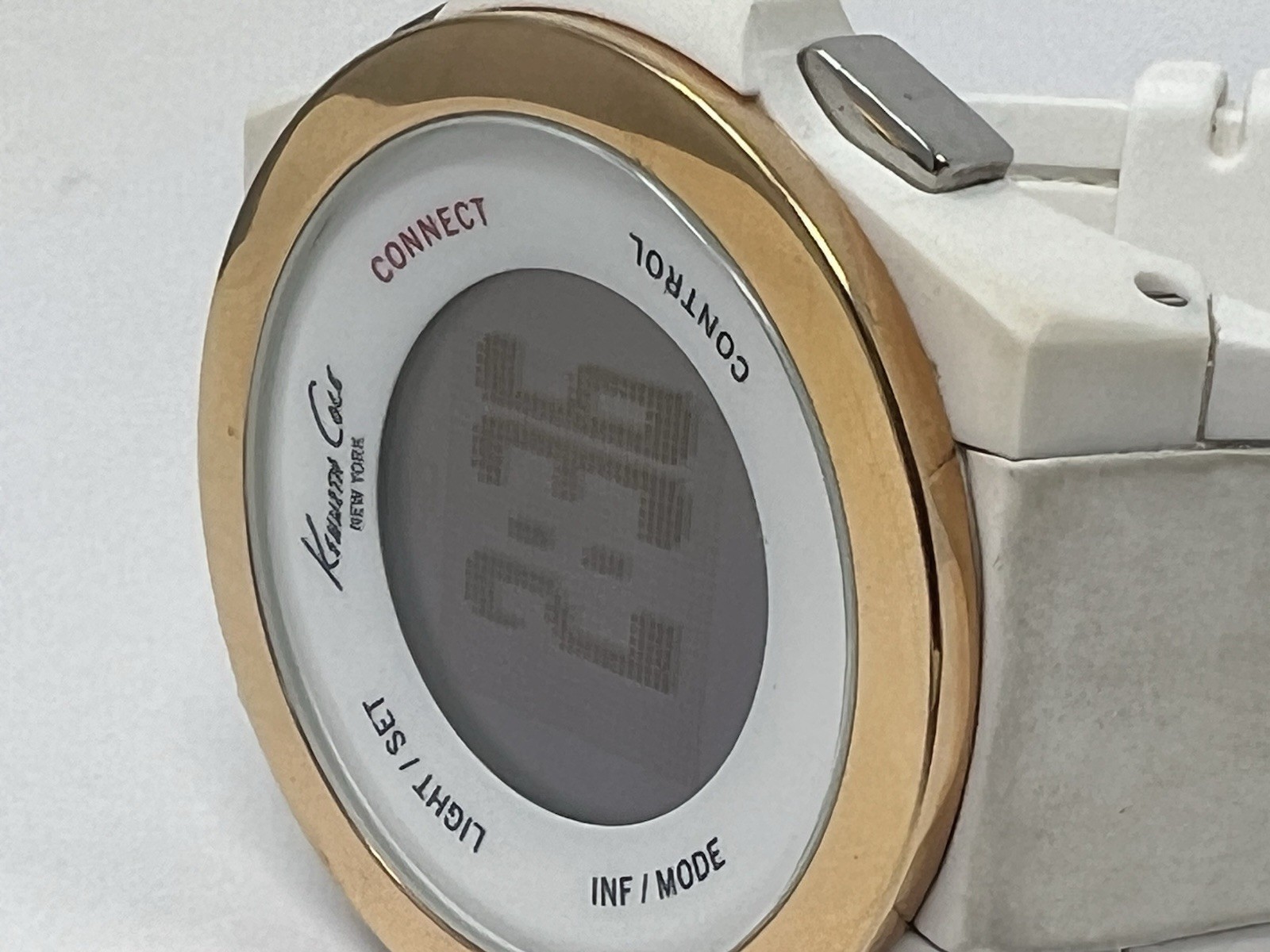 Kenneth Cole Men’s Watch G0827A Connect Smart Two Tone White Gold Silicone Band
